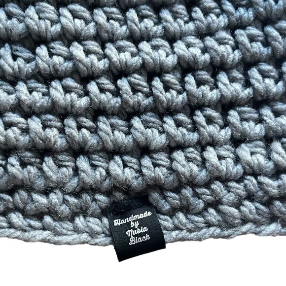 HANDMADE crochet toque with faux fur pom pom in light gray - Picture 4 of 6